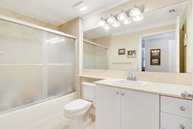 Building Photo - 804 E Windward Way