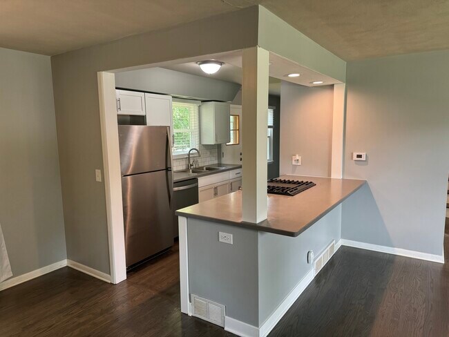 Building Photo - 109 Sandalwood Dr