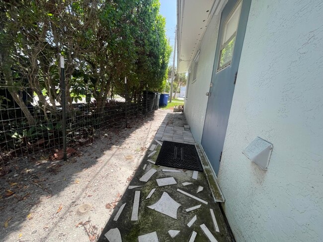 Building Photo - 335 Hernando St