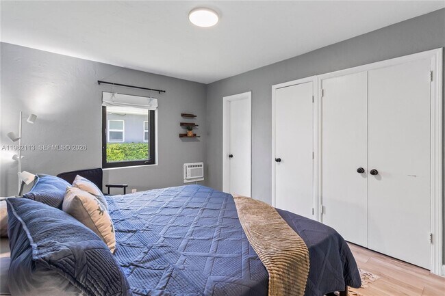 Building Photo - 715 NE 6th St