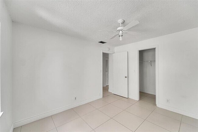 Building Photo - 9182 NW 40th St