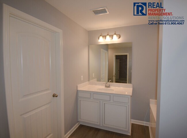 Building Photo - Gorgeous end unit 2 bedroom townhouse with garage! PLUS Loft!