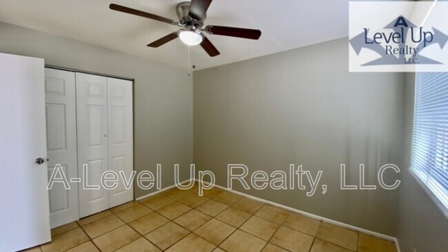 Building Photo - 375 E Thoroughbred St