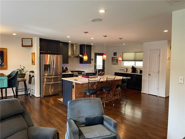Building Photo - 3499 Fairway Dr