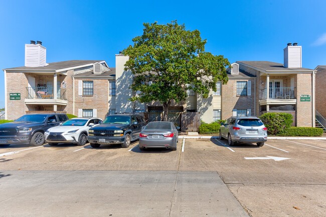 Building Photo - 14600 Fonmeadow Dr