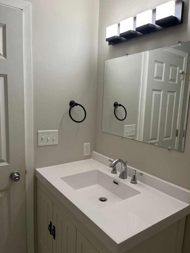 Main Floor Bathroom - 433 W Zeller St