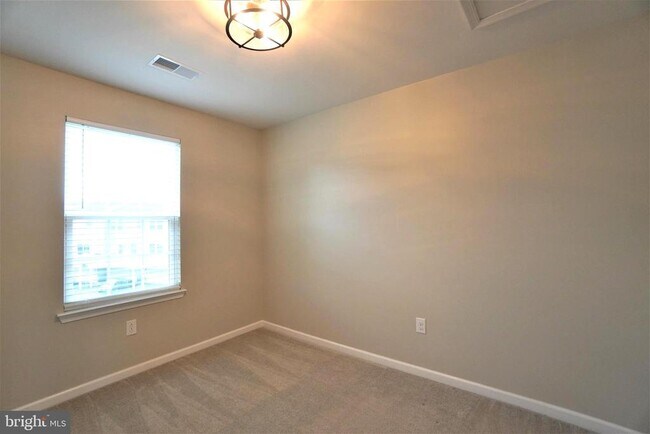 Building Photo - 125 Dragon Dr