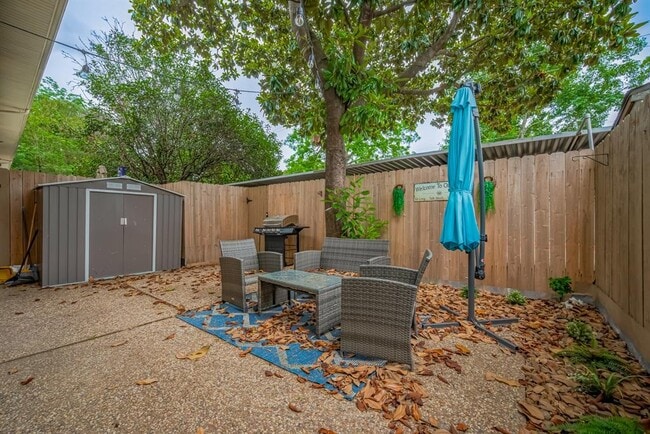 Building Photo - 836 Wax Myrtle Ln