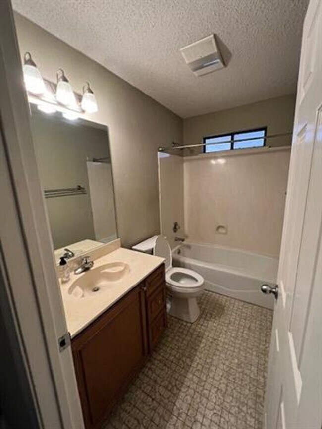 Building Photo - 228 Constellation Dr