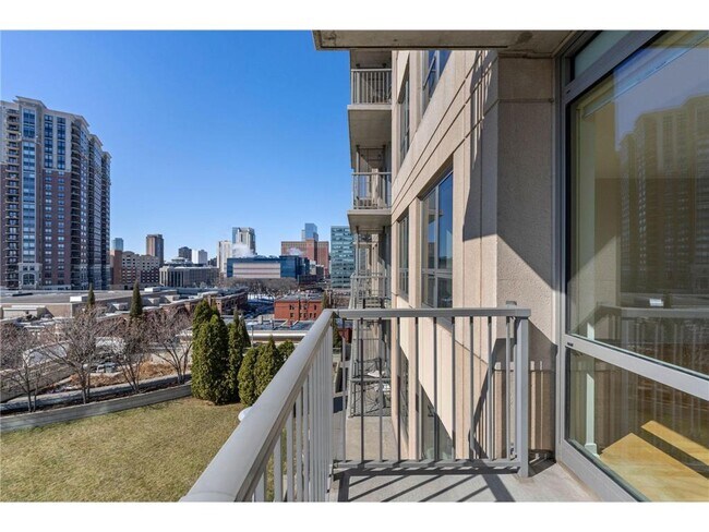 Building Photo - 929 Portland Ave