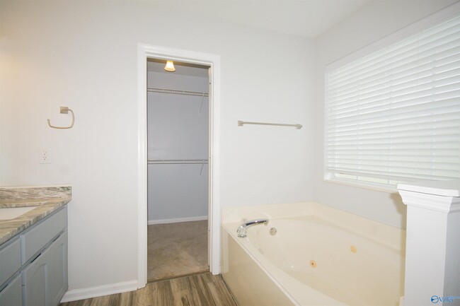 Building Photo - 145 Brass Oak Dr