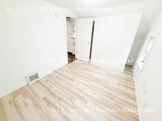 Building Photo - 682 Sumner St