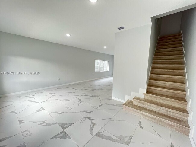 Building Photo - 808 NW 16th Ave