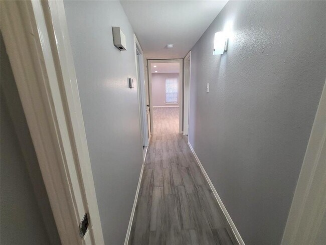 Building Photo - 14333 Memorial Dr