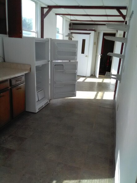 Building Photo - 153 Main St