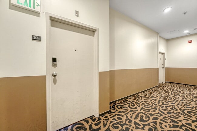 Building Photo - $1,550.00, 1 bed1 bath Updated Condo located in the heart of Denver