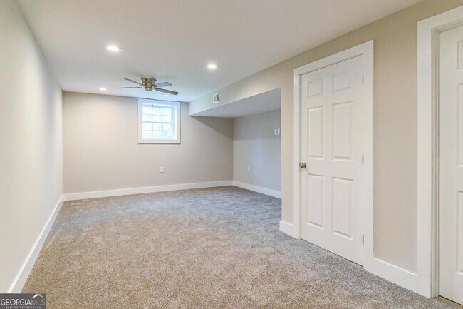 Building Photo - 99 Woodvalley Dr