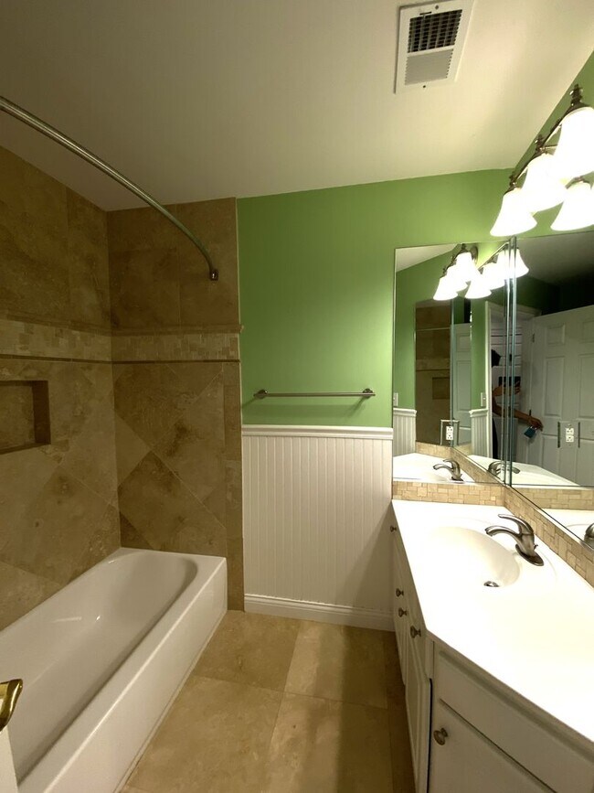 Building Photo - Palomar Home                  20260709