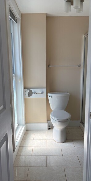Bathroom - 122 Spring St
