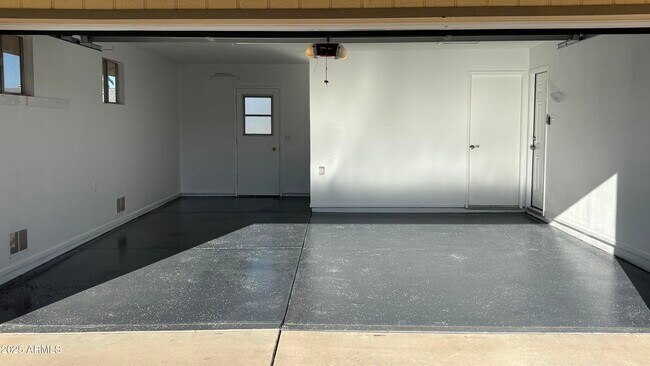 Building Photo - 9822 W Silver Bell Dr