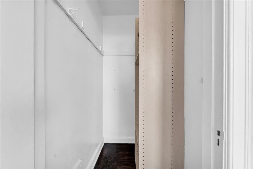 Building Photo - 2900 E Jefferson Ave