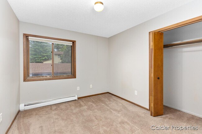 Building Photo - 2940 Vineland Ave SE