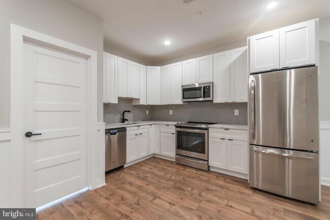 Building Photo - 439 N 35th St