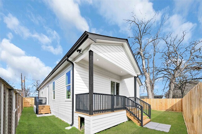 Building Photo - 4720 Providence St