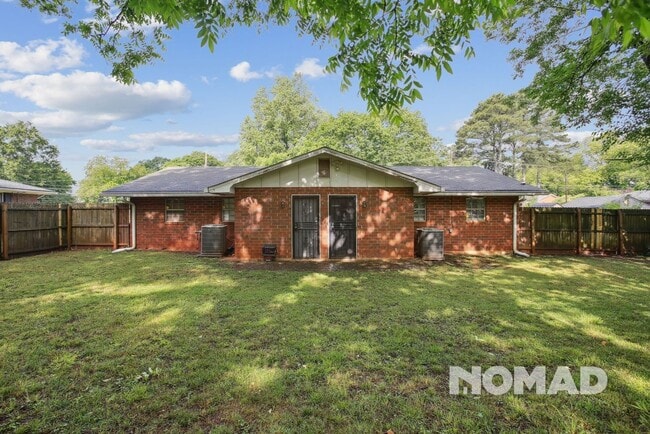 Building Photo - Charming 2BR Duplex in East Point