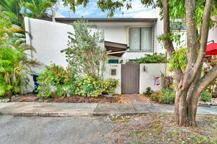 Building Photo - 7104 SW 110th Ave