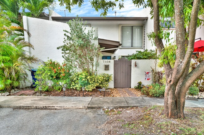 Building Photo - 7104 SW 110th Ave