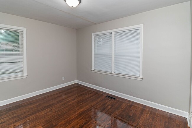 Building Photo - 3 BR | 1 BA Brick Home in Goldsboro *less than 2 miles from SJAFB!