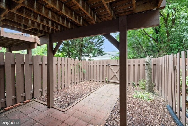 Building Photo - 7817 Gum Springs Village Dr