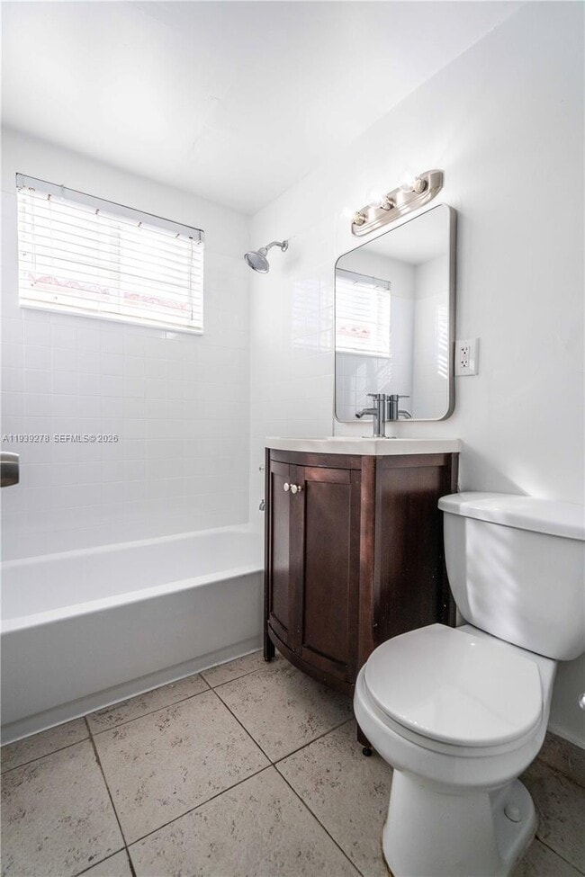 Building Photo - 7925 Hawthorne Ave