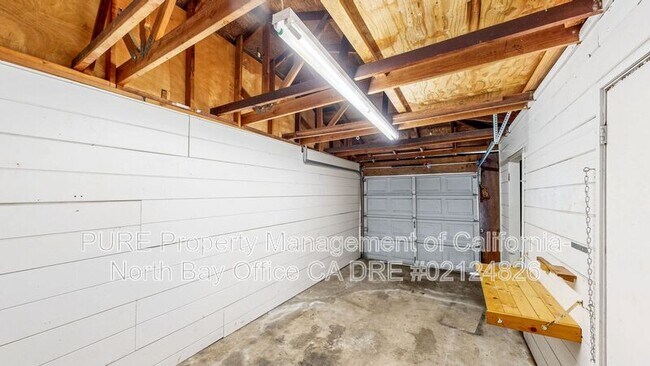 Building Photo - 867 Lorna Dr