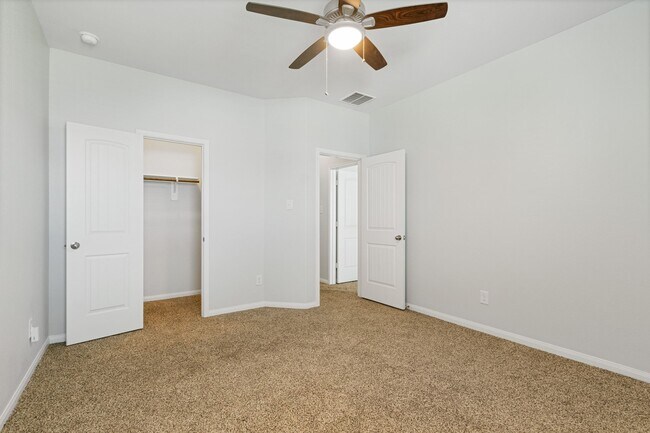 Building Photo - 3902 Deledda Dr