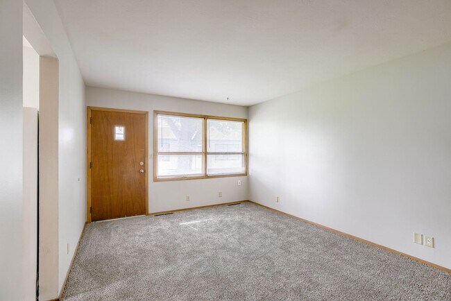 Building Photo - 5336/5338/5340 Ervin St Triplex