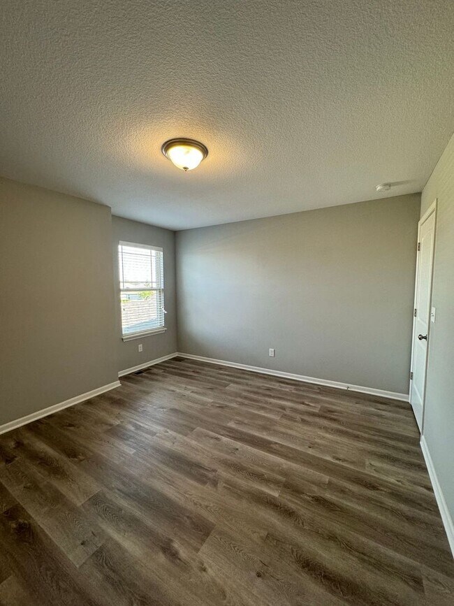 Building Photo - Coming Soon: Well-Maintained 2BR/2.5BA Townhome w/ Garage