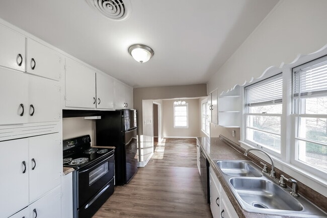 Building Photo - 2568 Forestdale Blvd