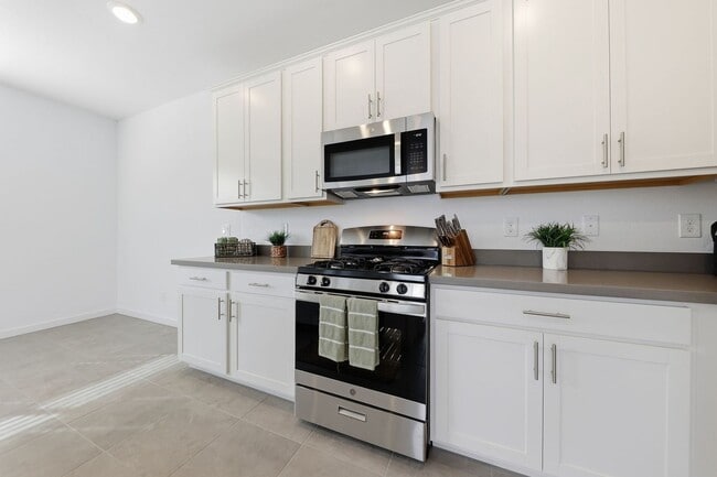 Building Photo - BRAND NEW, NEVER-LIVED-IN Lennar Corner Unit — 4 Bed / 3 Bath with Premium Upgrades!