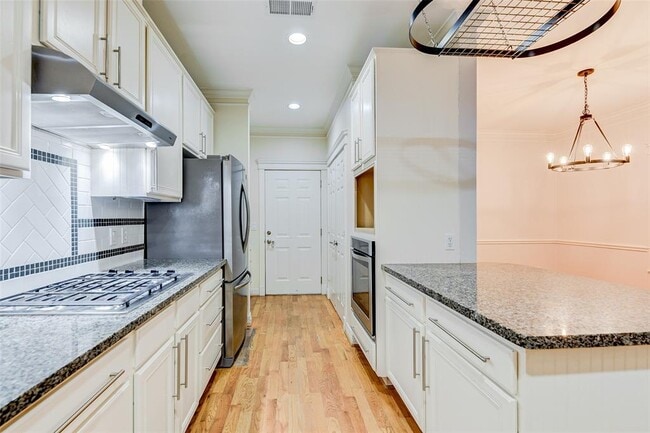 Building Photo - 6012 Kirby Dr