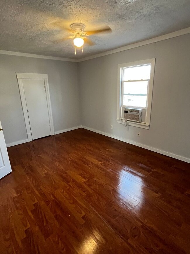 Building Photo - Great 2br/2ba home with large yard and large bonus room!