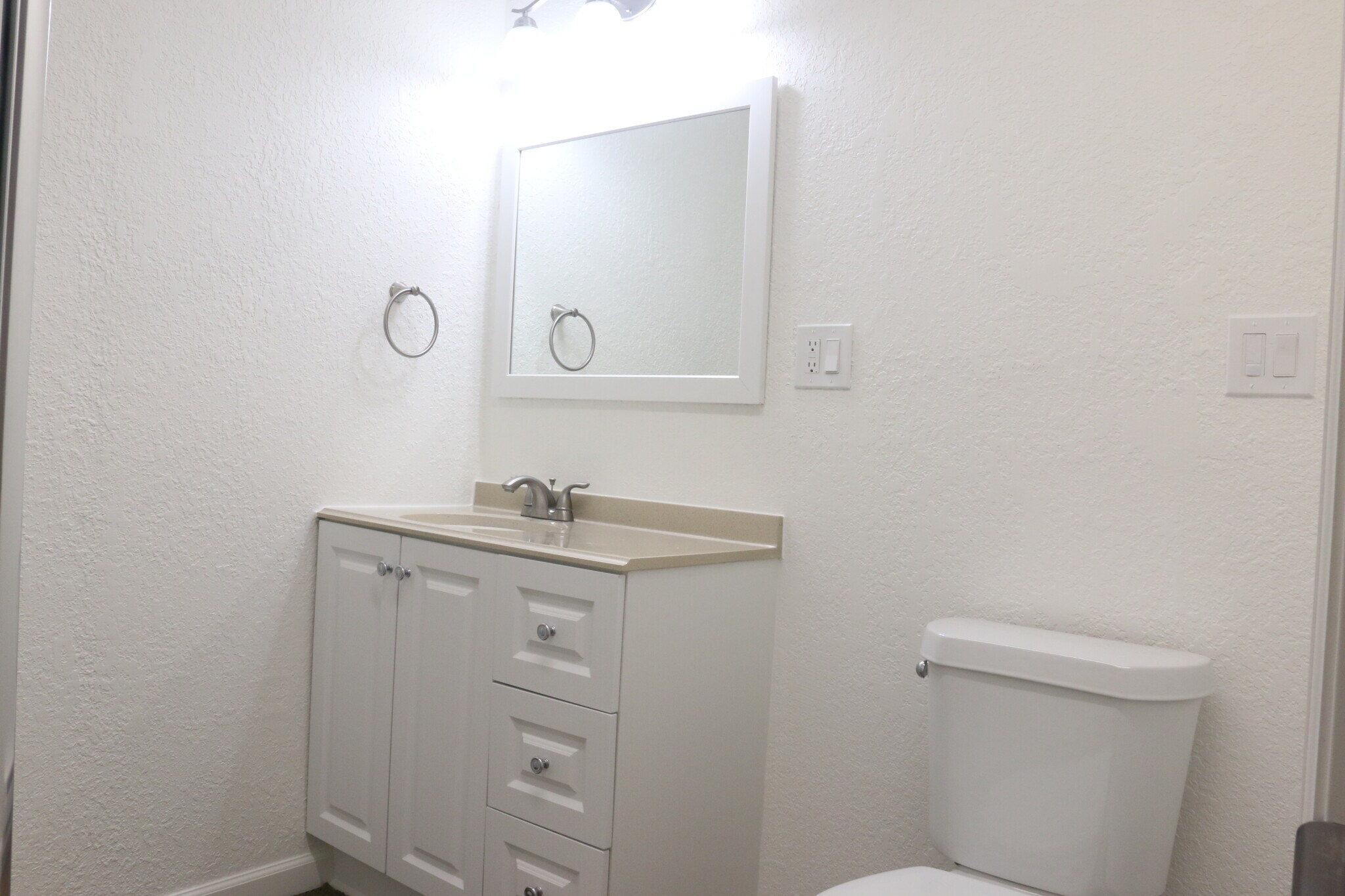 Building Photo - 50 Redtail Ct