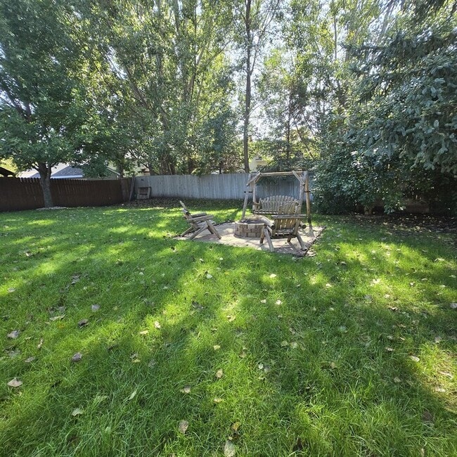 Building Photo - 5038 W Elm Ct