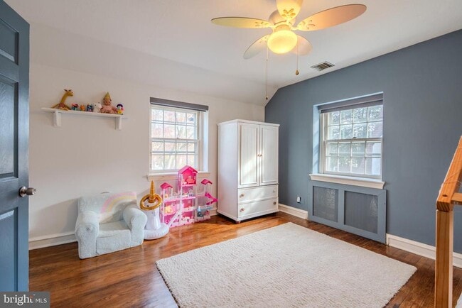 Building Photo - 128 Henley Rd