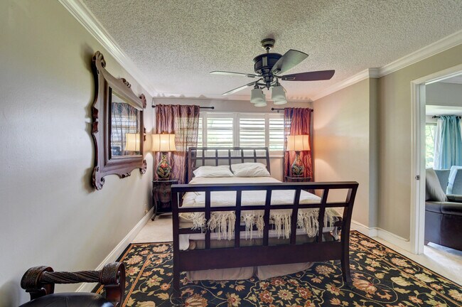 Building Photo - 620 Greensward Ln