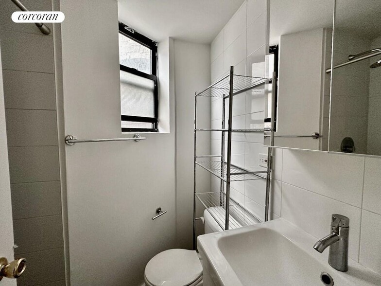 Building Photo - 410 W 36th St.