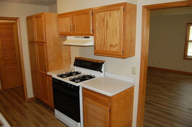 Building Photo - Well Maintained in Arnold Heights!