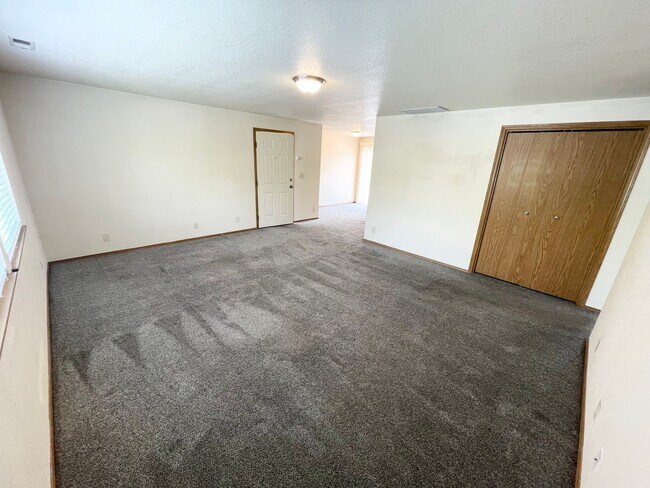 Building Photo - Beautiful 2 Bedroom 1 Bath Apartment- Close to BSU