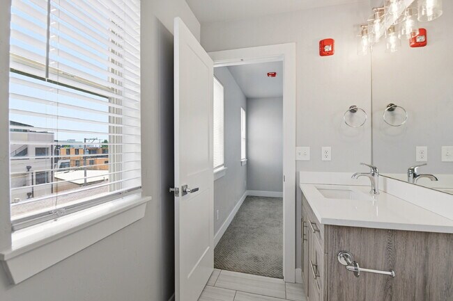 Building Photo - $2,890.95, 2-bed, 2.5-bath, located in Denver with a rooftop terrace.